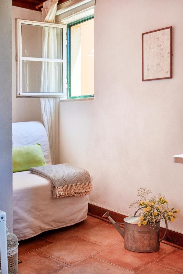 Light Filled Apartment Near Chiado, By Timecooler Lisboa Exteriör bild